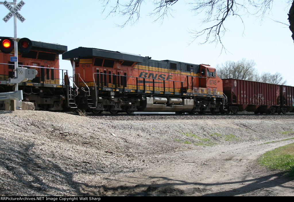 BNSF 6745